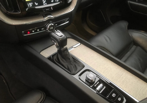 Volvo XC 60 cena 153060 przebieg: 146000, rok produkcji 2018 z Chełm małe 79
